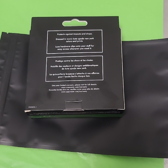 Kate Spade AirPod Case 🍓Always Free Gift With Purchase❤️ - Picture 3 of 3